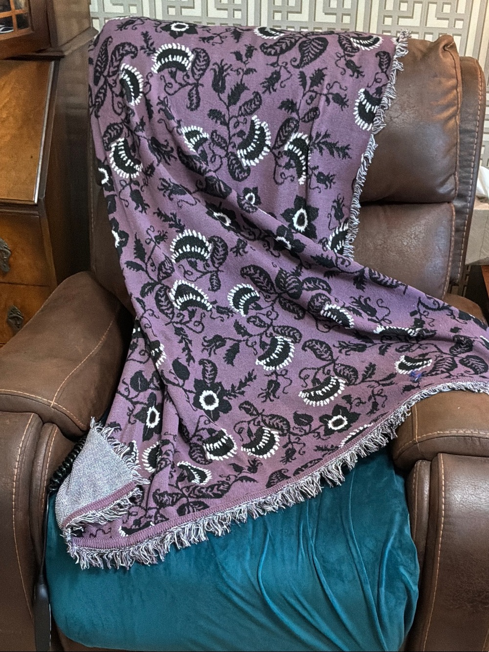 Plum Floral Fringe Throw Blanket - Cozy Decorative Accent